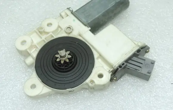 Toyota Avensis T250 Rear door window regulator motor 6984005100 698400510