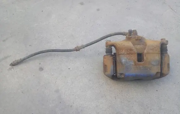 Mazda 3 II Front brake caliper
