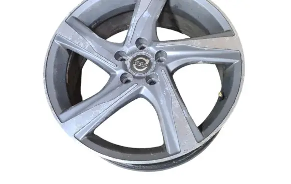 R18 alloy rim