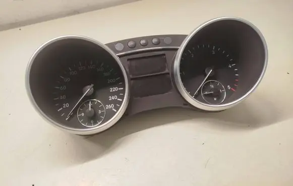 Mercedes-Benz GL X164 Speedometer (instrument cluster) a1645403347 a1645401011 a2514420321