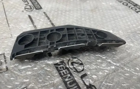 Toyota Auris 150 Front bumper mounting bracket 5253502041