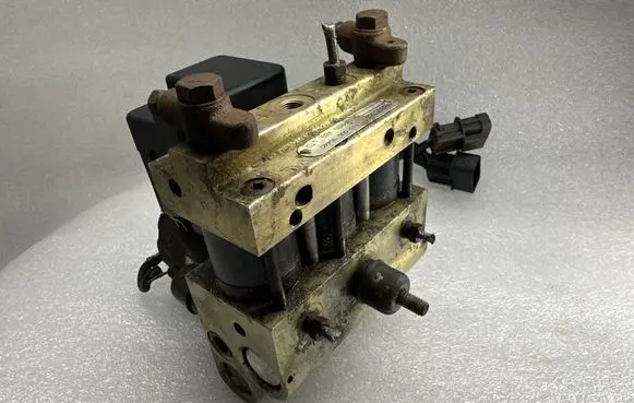 Mitsubishi Eclipse (D21A/D22A/D27A) ABS Pump MB895364 11000030440 2610114
