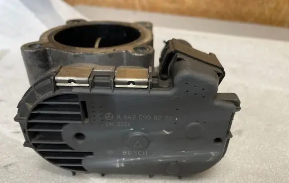 Mercedes-Benz E W211 Throttle valve A6420900270