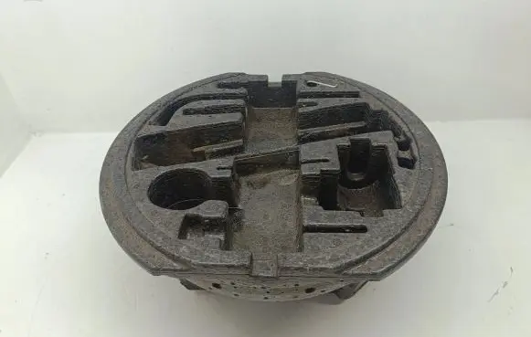 Volkswagen Golf V Tool box 1K0012115C