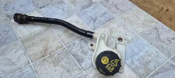 Ford B-MAX Brake fluid reservoir 8V512K478AF 141113B02A