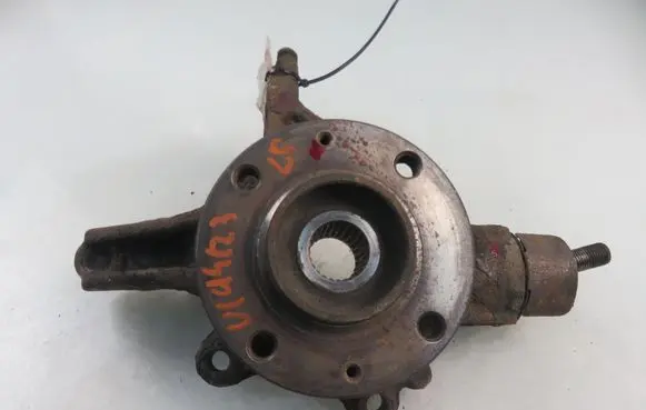 Peugeot 308 Front wheel hub spindle knuckle 