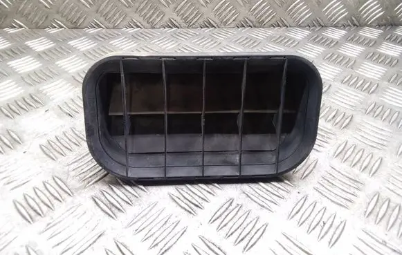 Seat Alhambra (Mk1) Quarter panel pressure vent 95VWA019K51AA