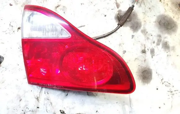 Toyota Avensis Verso Tailgate rear/tail lights