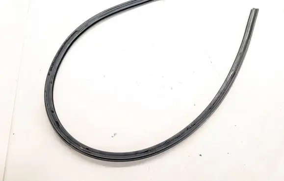 Volvo XC90 Engine compartment rubber 
