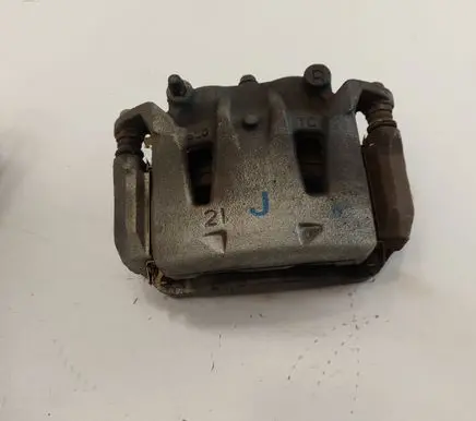 Nissan Leaf II (ZE1) Front brake caliper