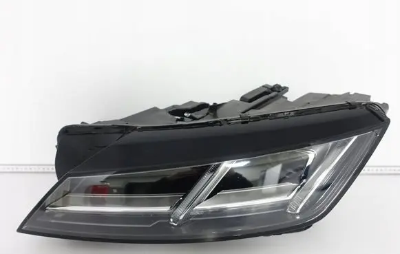 Audi TT TTS Mk2 Headlight/headlamp 8S0941035D