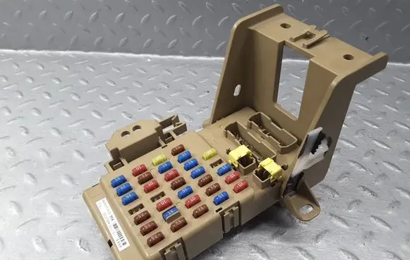 Subaru Forester SJ Fuse module 82201FJ110
