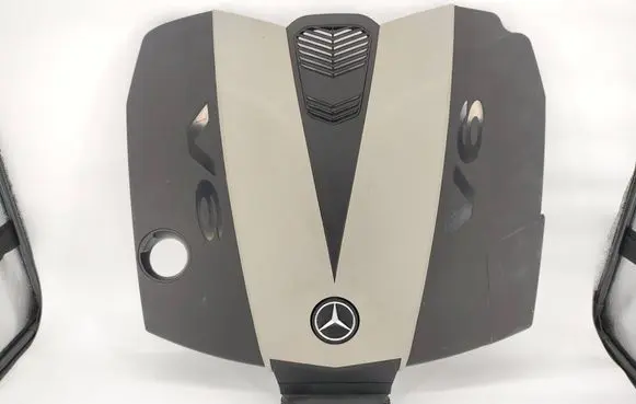 Mercedes-Benz E W212 Engine cover (trim) A6420105767 4011353R