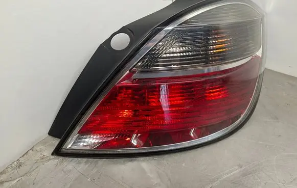 Opel Astra H Rear/tail lights 13222325