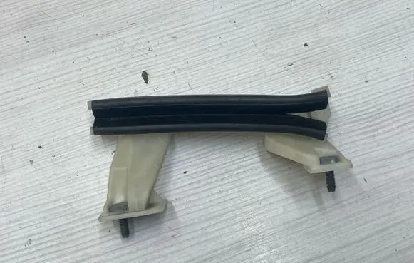 Peugeot 2008 II Rear door windshield rail 9825959980