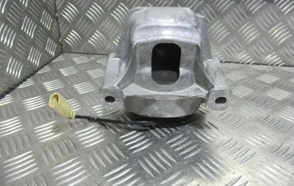 Audi A4 S4 B9 Engine mounting bracket