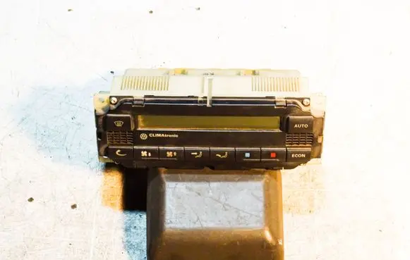 Volkswagen PASSAT B5 Climate control unit 5HB007617 3B1907044A 5HB00761702