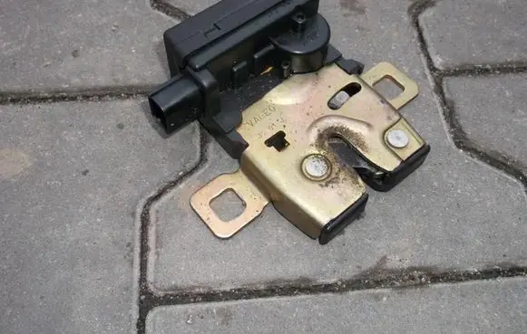 Mini One - Cooper R50 - 53 Tailgate/trunk/boot lock/catch/latch