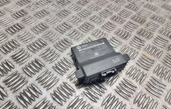 Volkswagen Golf V Gateway control module 1K0907530E 0325 1K0907951