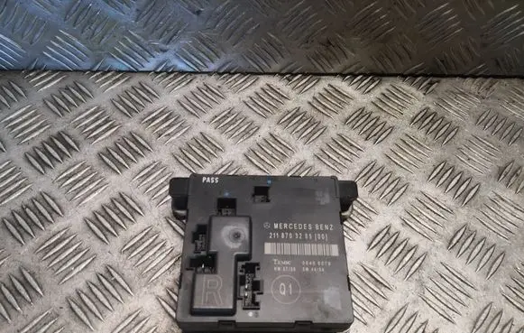 Mercedes-Benz E W211 Door control unit/module 2118703285 A2118703285
