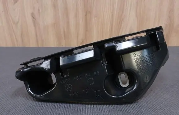 Mercedes-Benz E A207 Rear bumper mounting bracket 2078850465 A2078850465