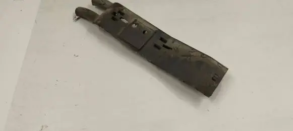 Center/middle under tray cover