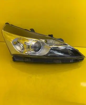 Toyota Verso Headlight/headlamp 81110-0F161-00