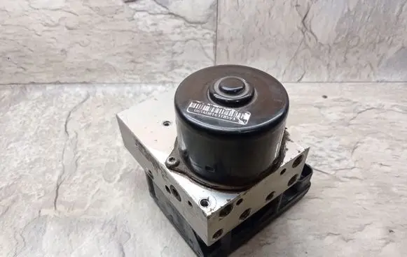 Volkswagen Golf IV ABS Pump 1J0907379Q 1J0614217E