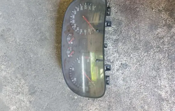 Volkswagen PASSAT B5 Speedometer (instrument cluster)