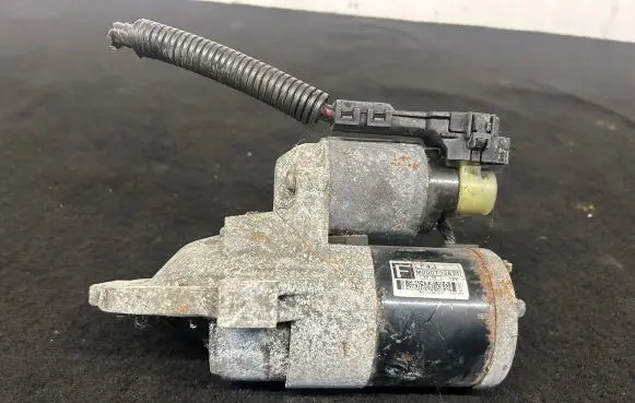 Mazda 6 Starter motor M000T32871