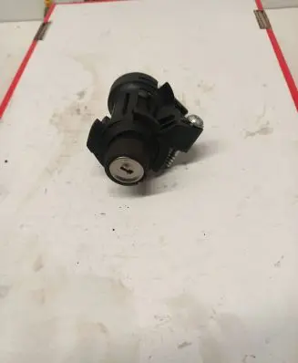 Mercedes-Benz E W212 Tailgate exterior lock 18011108