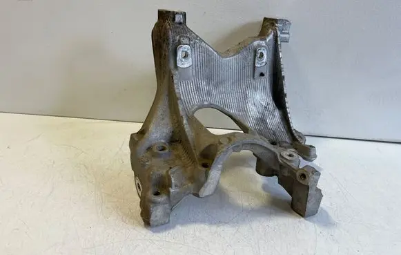 Audi A5 Engine mounting bracket 8W0399295E