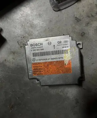 Mercedes-Benz E W211 Airbag control unit/module 2118702626 0285001880