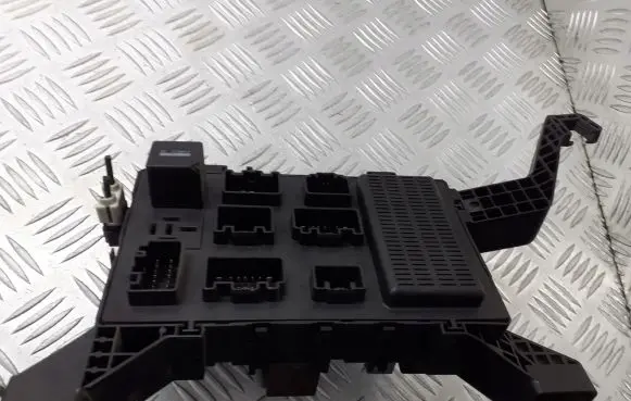 Jaguar X-Type Fuse box cover 4X43-14A073-AE