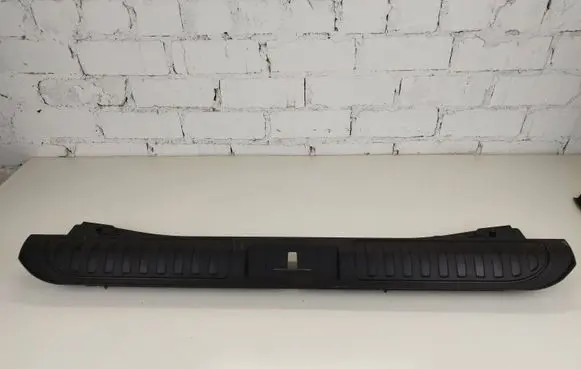 Trunk/boot sill cover protection