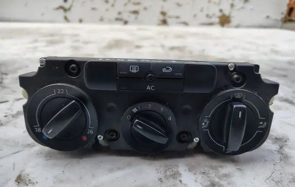 Volkswagen Touran I Climate control/heater control trim 