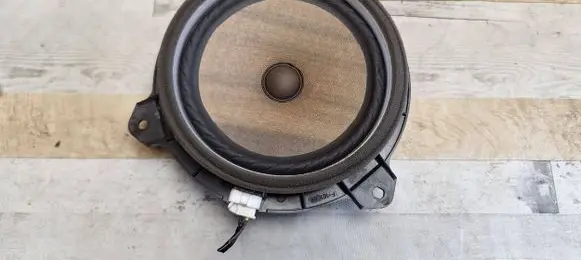 Toyota Prius (NHW20) Rear door speaker 86160