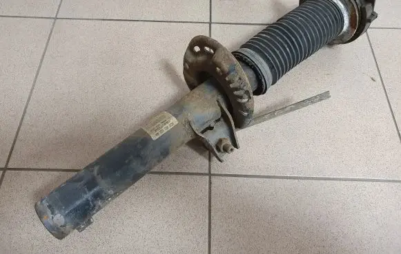 Volkswagen PASSAT B6 Front shock absorber/damper 3C0413031AA