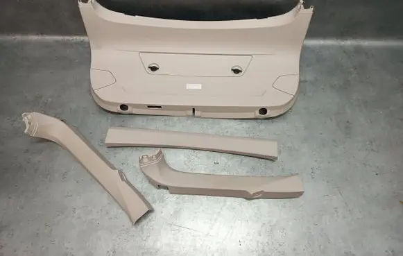 BMW 4 F36 Gran coupe Tailgate/boot cover trim set 7314637