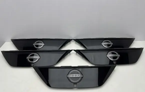 Nissan Leaf II (ZE1) Front bumper upper radiator grill 62072