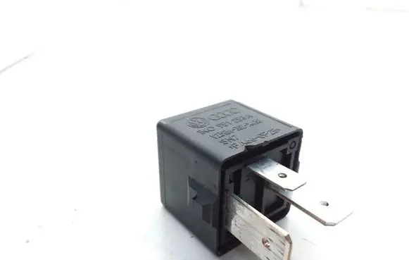 Volkswagen PASSAT B6 Other relay 1K0951253A V23134J52253A