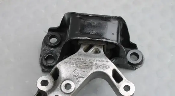 Nissan Qashqai Engine mount bracket 112846249R