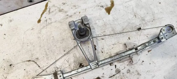 Volkswagen Polo III 6N 6N2 6NF Rear door manual window regulator 