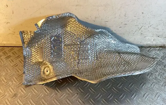 Toyota RAV 4 (XA50) Exhaust heat shield 