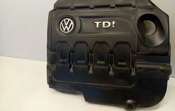 Volkswagen Golf VII Engine cover (trim) 04L103925K