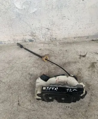 Volkswagen Jetta VI Front door lock 5k1837016C