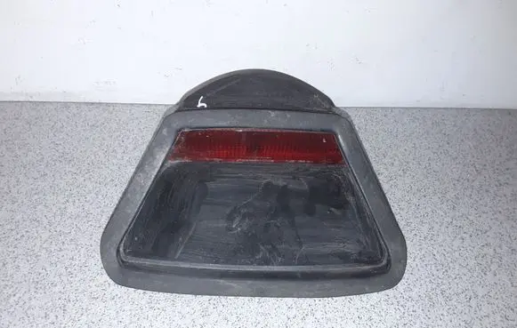 BMW 7 E38 Third/center stoplight 8352788