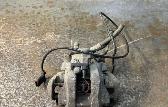 Mercedes-Benz E W211 Rear brake caliper A2115400505