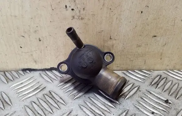 Skoda Octavia Mk3 (5E) Engine coolant pipe/hose 04L121131J