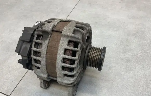 Nissan X-Trail T32 Generator/alternator 231004BE0A